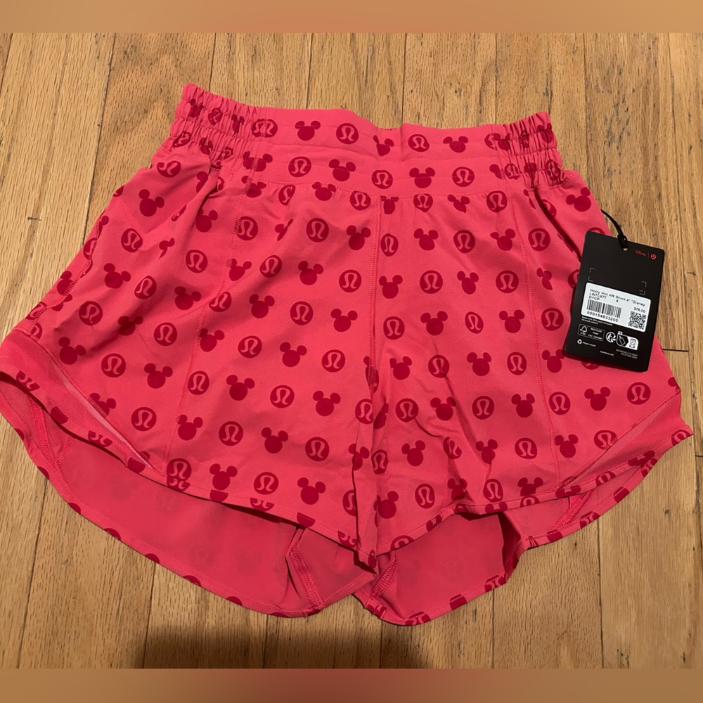 Lululemon x Disney NWT hotty hot shorts size 4